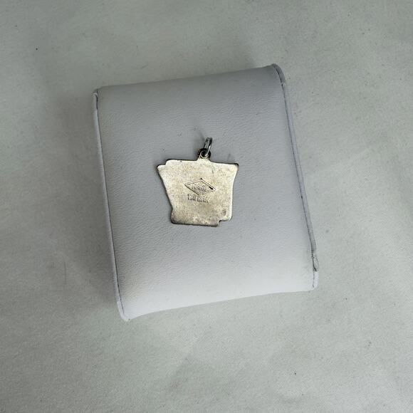 Nano Taiwan Arkansas Red Enameled Map Shape Pendant, Unknown Metal, State, City - Picture 3 of 7